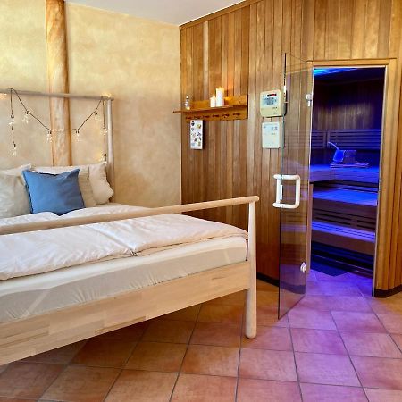 Private Spa Mit Sauna Und Whirlpool Schrozberg Экстерьер фото